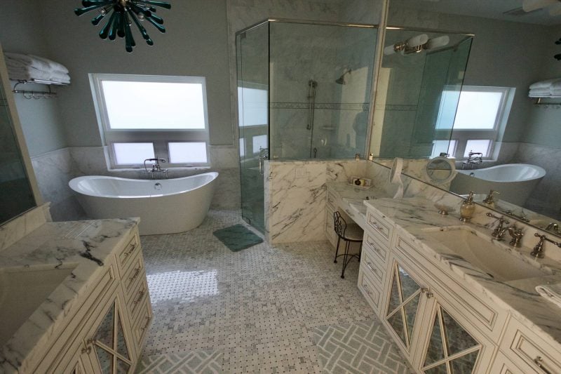 beach-style-spaces-Bathroom-Large-800x533